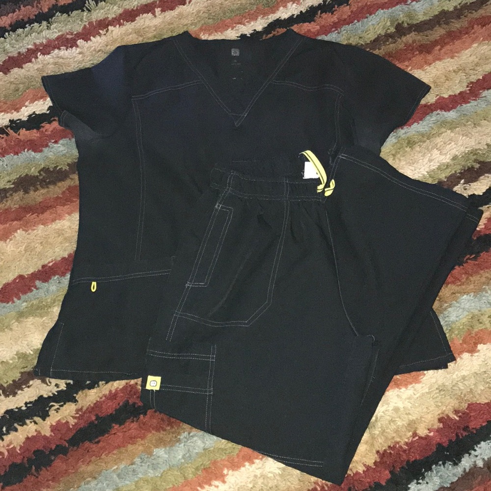 Womens WonderWink scrub set